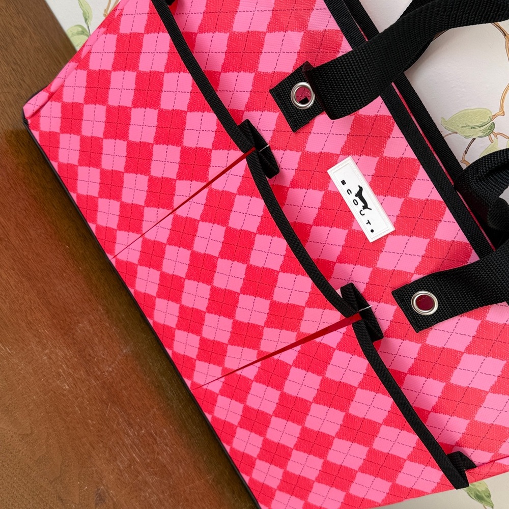 Scout The BJ Pocket Tote Bag Pink Argyle - Picture 4 of 11